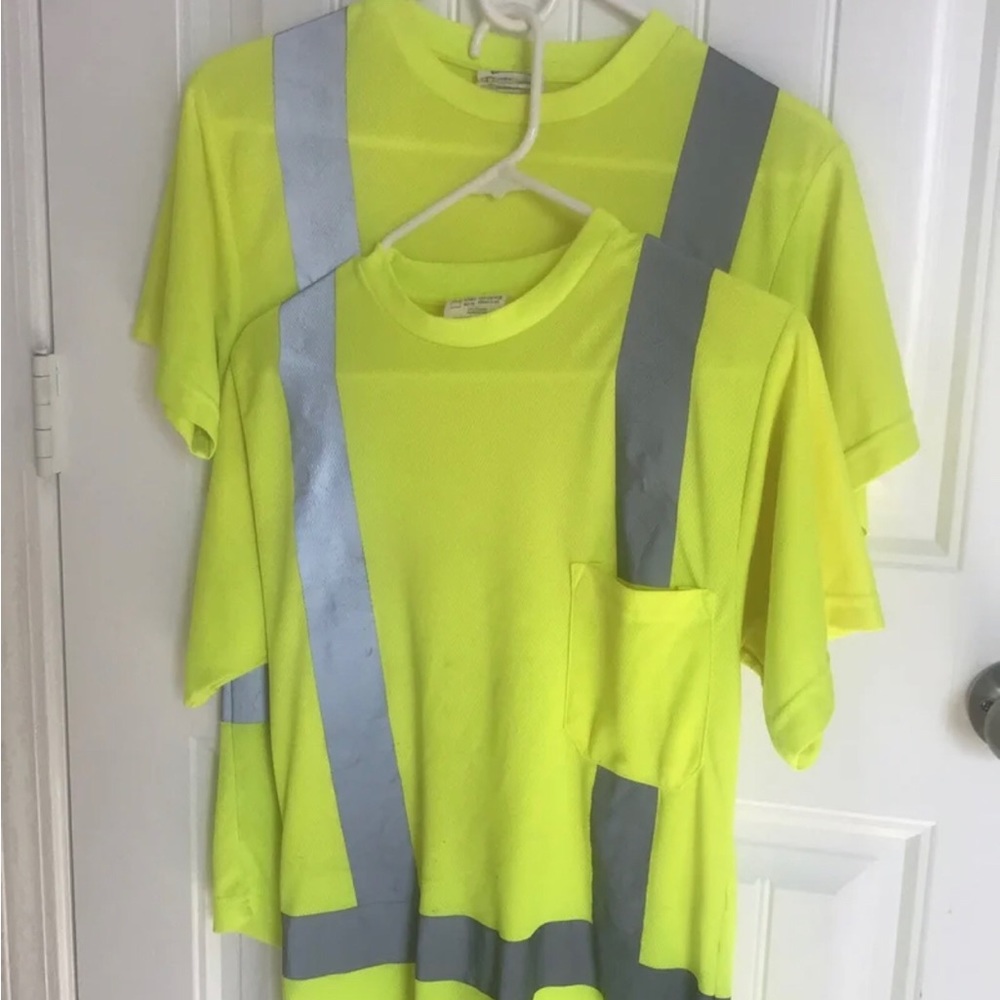 Two Occunomix Safety Pullovers Shirts Size Small Short Sleeve T Shirts